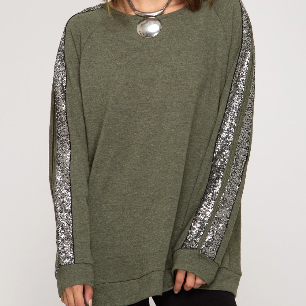 🔴 $5 $10 $15 SALE 🔴 NWT - She & Sky Sporty Sequin Top with Sleeve Slits
